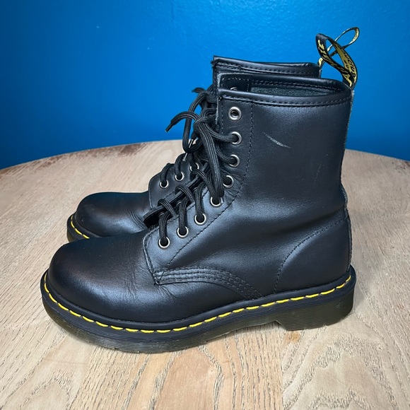 Dr. Martens 1460 Women’s Smooth Leather Lace Up Boots Black 8 Eye Size 6 - Picture 4 of 14